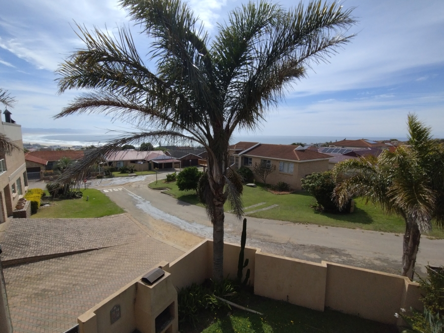 5 Bedroom Property for Sale in Wavecrest Eastern Cape